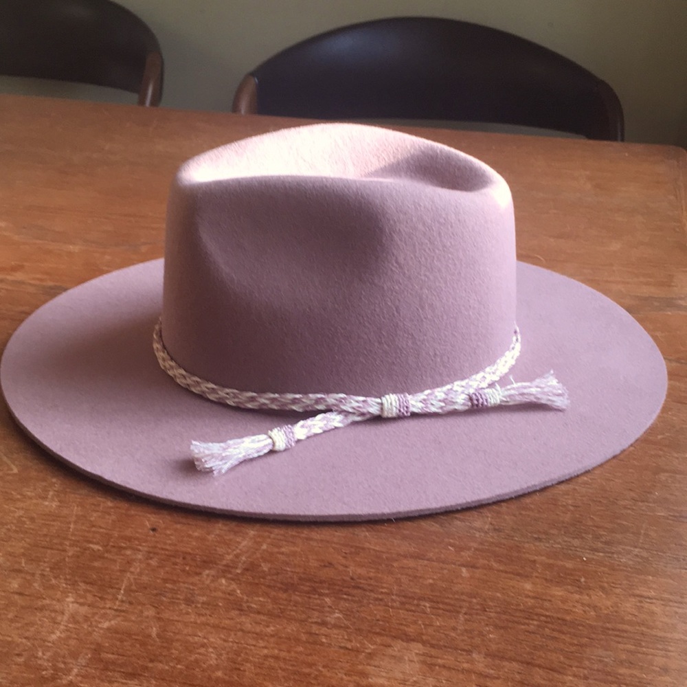 Mint condition 100% wool  Moussant Paris Hat 💜💜💜